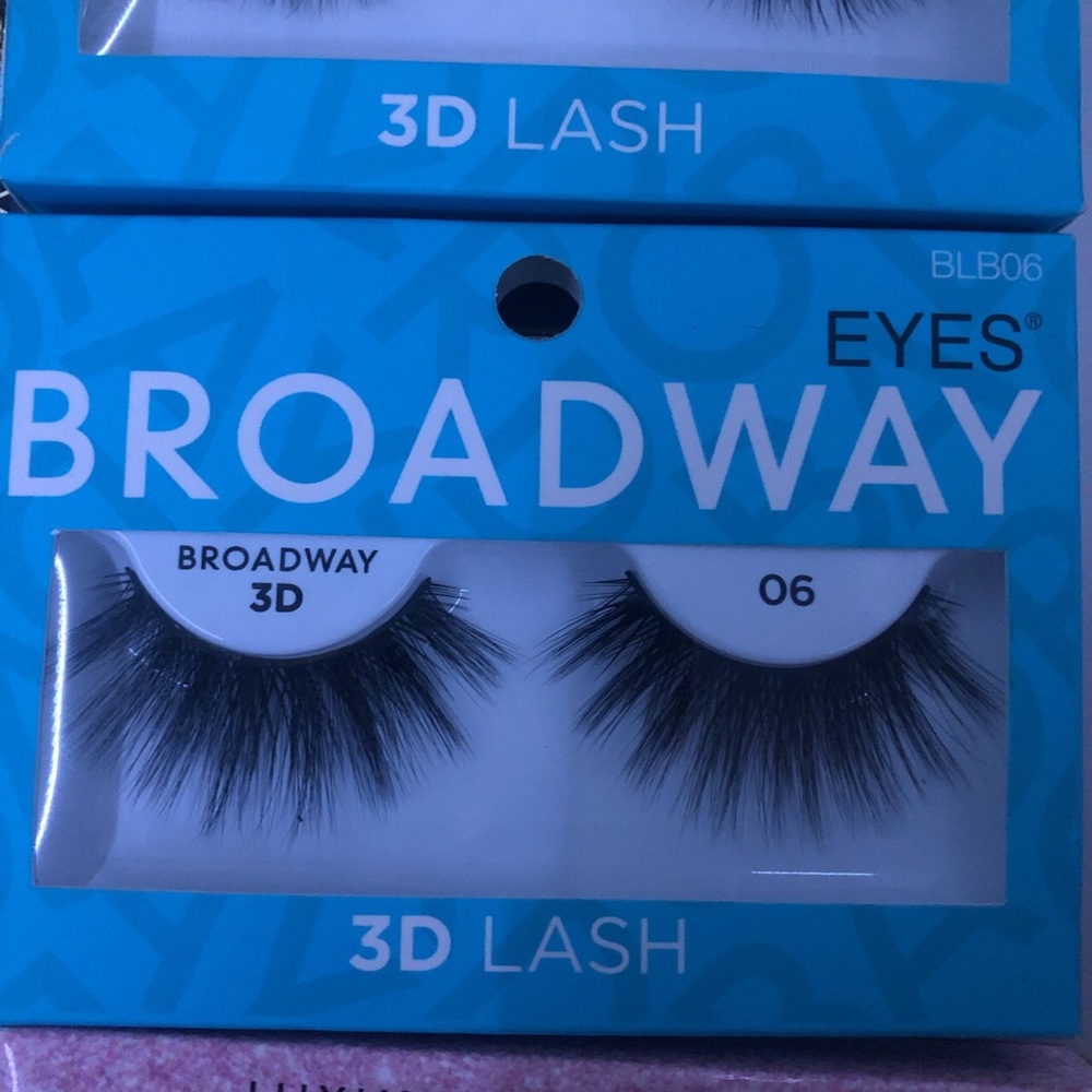 Random NEW lashes - Picture 2 of 3